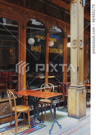 Cafe restaurant in Paris 86488279