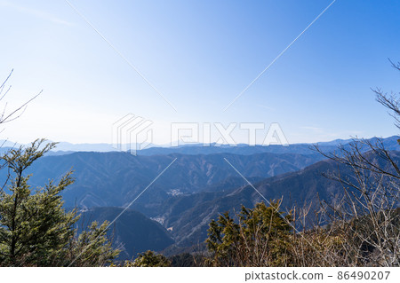 從白倉支線到富士見台的山道上看到的富士山(Mazukariyama 脊) 從白倉支線到富士見台的山道上看到的富士山(Mazukariyama 脊) 86490207