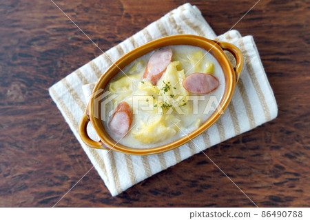 Chinese cabbage and wiener boiled in cream Chinese cabbage and wiener boiled in cream 86490788
