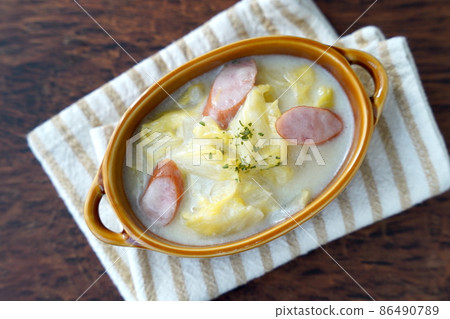 Chinese cabbage and wiener boiled in cream Chinese cabbage and wiener boiled in cream 86490789