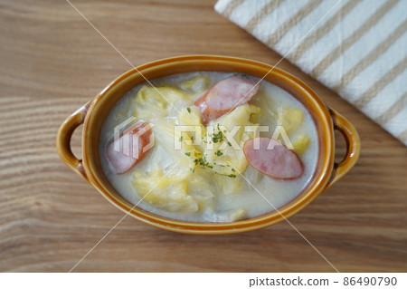 Chinese cabbage and wiener boiled in cream Chinese cabbage and wiener boiled in cream 86490790