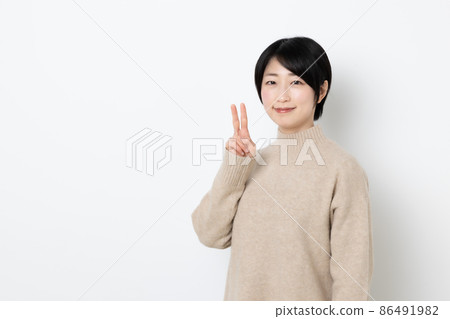 有兩個手指的女人 86491982