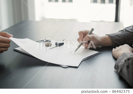 The car dealer provides advice on loans, insurance details, and car rental information, and delivers the car with the keys after the rental contract is signed 86492375