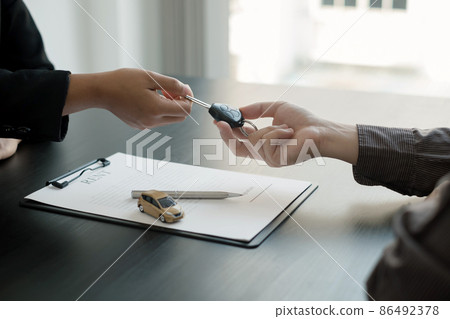 The car dealer provides advice on loans, insurance details, and car rental information, and delivers the car with the keys after the rental contract is signed 86492378