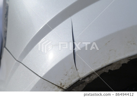 Car bumper crack Car bumper crack 86494412