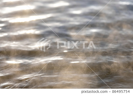 Background material: Steam texture of hot springs floating on the surface of the water in the morning light 86495754