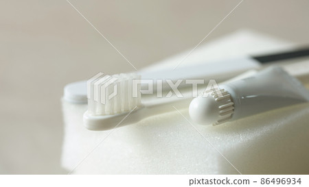 Disposable toothbrush set and body sponge 86496934