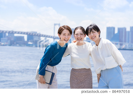 商業形象職業女性藍天 商業形象職業女性藍天 86497058