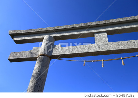 Torii of the shrine (Kawabata Suwa Shrine in Katsushika Ward) 86497182