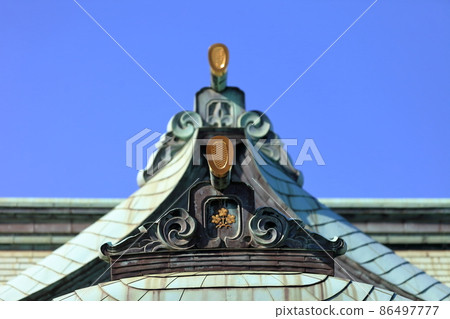 神社的屋頂(葛飾區川端諏訪神社) 神社的屋頂(葛飾區川端諏訪神社) 86497777