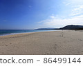Blue sky, sea and beautiful sandy beach 86499144
