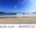 Blue sky, sea and beautiful sandy beach 86499152