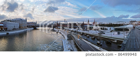 panorama of the Moscow Kremlin and the Bolshoy Kamenny Bridge in Moscow 86499948