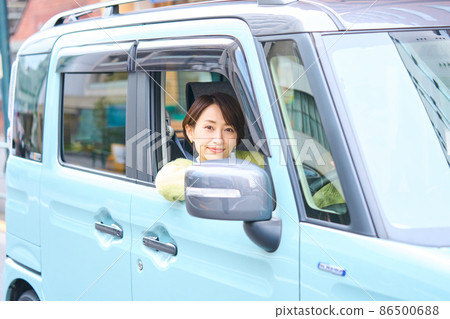 Female driving a passenger car 86500688