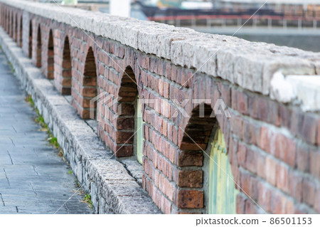 Red brick arch bridge 86501153