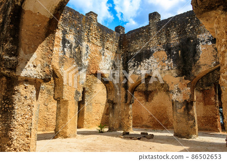 Ruins of Mtoni palace in Zanzibar, Tanzania 86502653