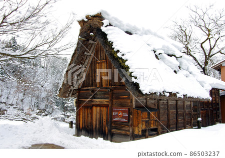 位於白川縣白川村的合掌式古民居 86503237