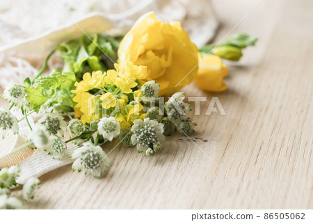 Yellow bouquet spring flower background material 86505062