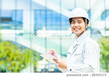 Photographing cooperation "LINK FOREST" for young workers using tablets Photographing cooperation "LINK FOREST" for young workers using tablets 86505173