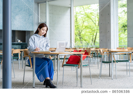 University student 86506386