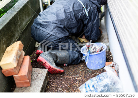 Home remodeling outdoor unit dismantling 86507156