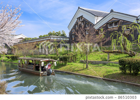春季護城河上的十國船和伏見酒廠 86510303