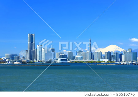 [Kanagawa Prefecture] Mt. Fuji and Yokohama Minatomirai, where building development is progressing 86510770