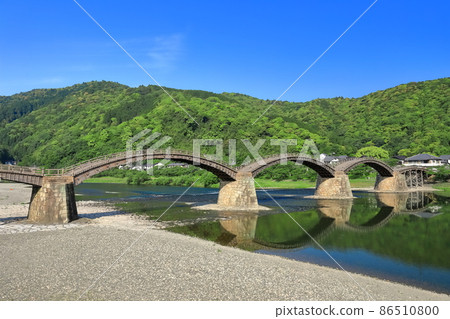 [Yamaguchi Prefecture] Kintaikyo Bridge under clear skies 86510800