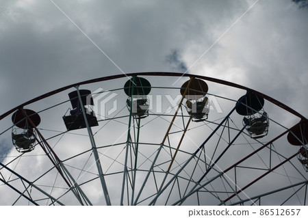 Ferris wheel in an amusement park 86512657