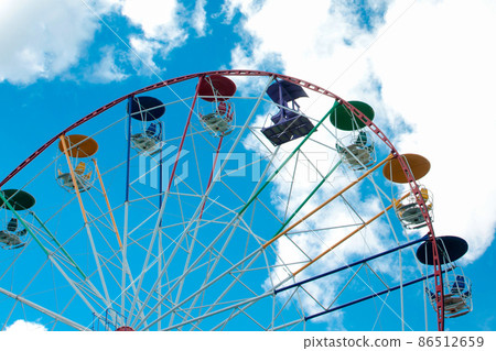 Ferris wheel in an amusement park 86512659