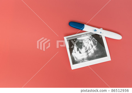 A positive pregnancy test and ultrasound photo on a pink background. A positive pregnancy test result. The pregnancy test shows a positive result. Ultrasound photos of the child. Copy space A positive pregnancy test and ultrasound photo on a pink background. A positive pregnancy test result. The pregnancy test shows a positive result. Ultrasound photos of the child. Copy space 86512936