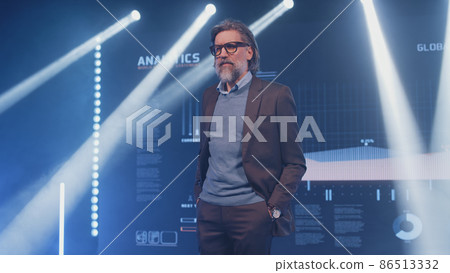 Business leader explaining strategy Business leader explaining strategy 86513332