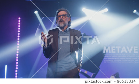 Speaker talking about the Metaverse Speaker talking about the Metaverse 86513334