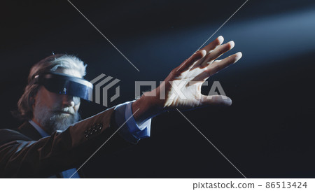 The presenter showing virtual reality glasses The presenter showing virtual reality glasses 86513424