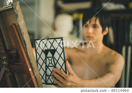 A man drawing a self-portrait 86514960