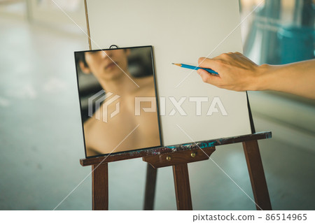 A man drawing a self-portrait 86514965