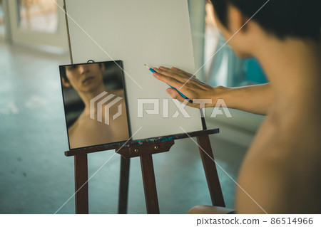 A man drawing a self-portrait A man drawing a self-portrait 86514966