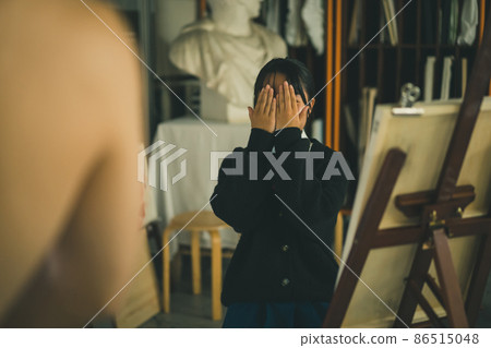 Female student shy about nude drawing Female student shy about nude drawing 86515048