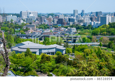 Morinomiyako Sendai early summer View of Nakanose Bridge over the Hirose River from Aoba Castle Ruins Park, subway Tozai Line railway bridge and buildings Morinomiyako Sendai early summer View of Nakanose Bridge over the Hirose River from Aoba Castle Ruins Park, subway Tozai Line railway bridge and buildings 86516954
