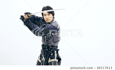 武士武士揮舞著劍 武士武士揮舞著劍 86517613