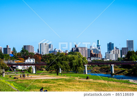 City of Trees Sendai Hirosegawa Autumn View of Yodomi Bridge, Yodomi Bridge and buildings from the pedestrian road line 86518689