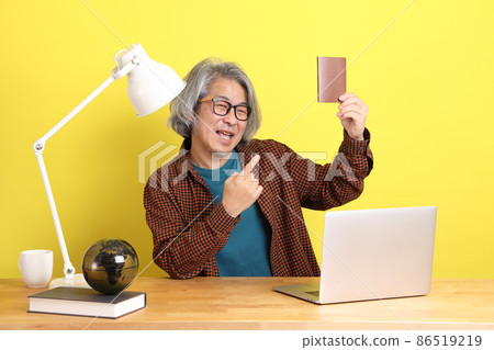 Man at Work 86519219
