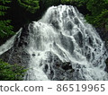 The immovable waterfall of the Shimokuro River on the south side of Mt. Chokai. It is a waterfall with a large amount of water and a shape that spreads toward the end, with a height of 25 m. 86519965