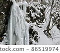 The Otaki in Takase Gorge on the southwestern side of Mt. Chokai also freezes. Just difficult to approach 86519974
