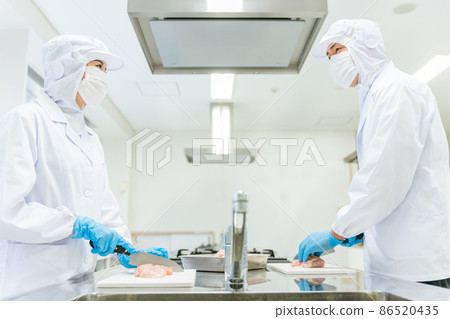 Men and women of cooks working in food processing Men and women of cooks working in food processing 86520435