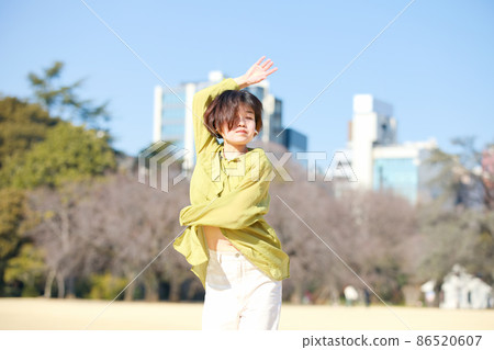 Dancer female 86520607