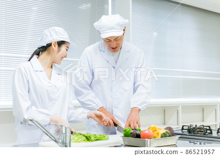 Men and women of cooks working in food factories, school lunch centers, and supermarkets 86521957
