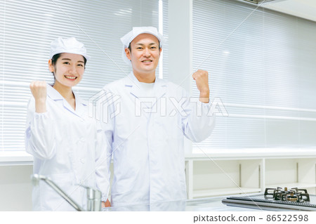 Men and women of cooks working in food (factory) 86522598