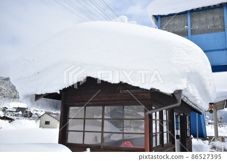 積雪的車站大樓 積雪的車站大樓 86527395