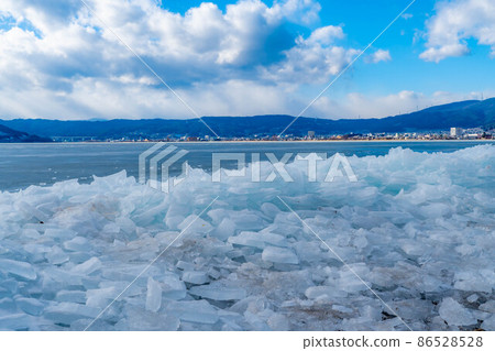 Lake Suwa ice cubes [Nagano Prefecture] 86528528